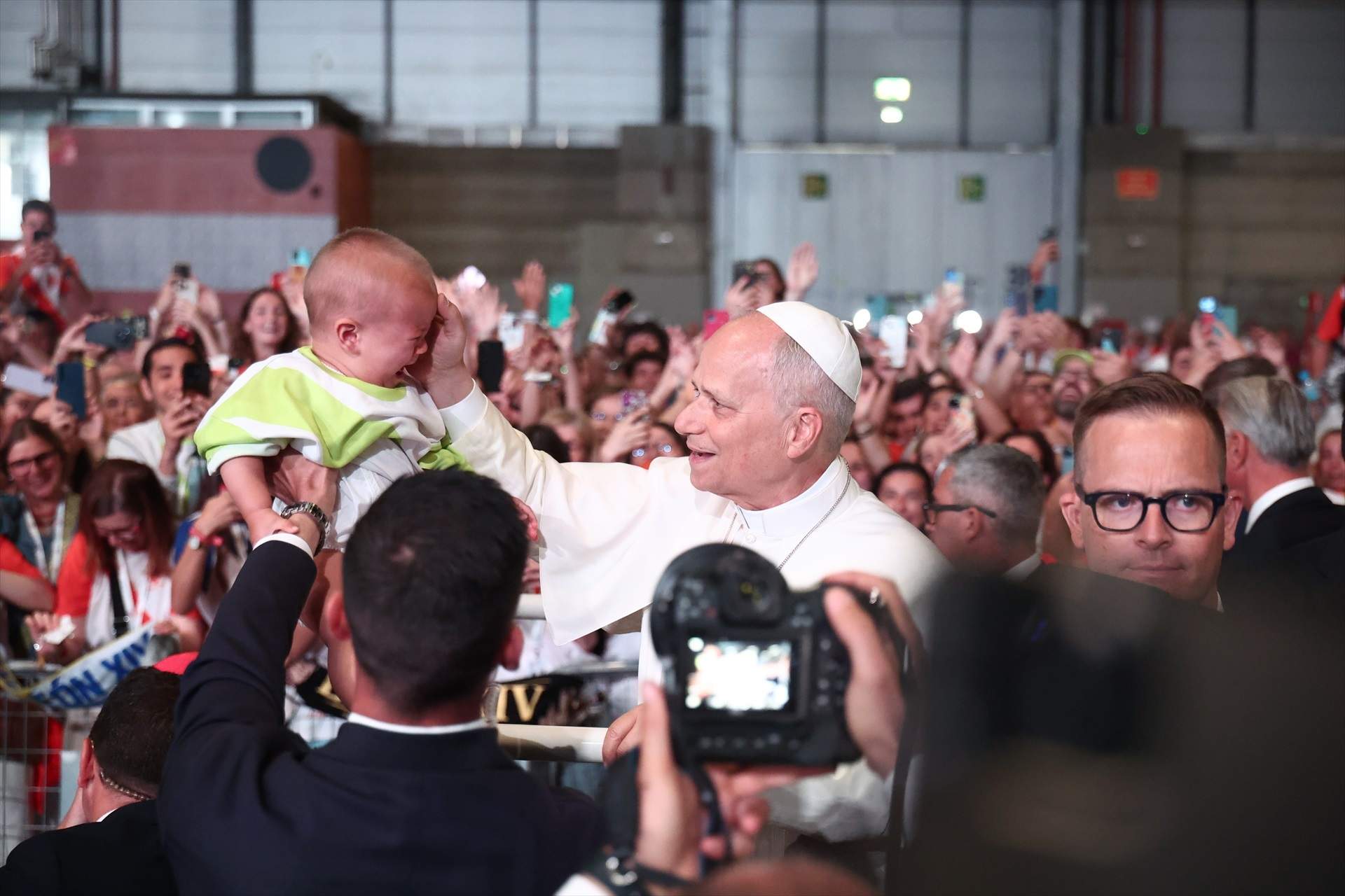 EuropaPress 7582987 papa leon xvi bendice bebe encuentro voluntarios ifema madrid junio 2026 EuropaPress 7582987 papa leon xvi bendice bebe encuentro voluntarios ifema madrid junio 2026