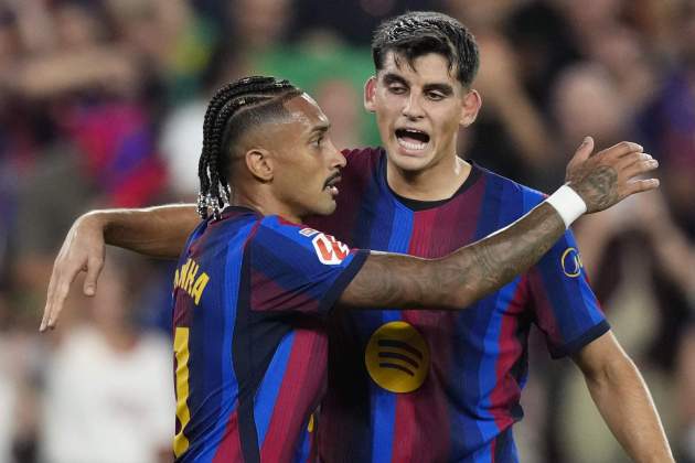 Raphinha y Gerard Martín celebran un gol del Barça / Foto: EFE Raphinha y Gerard Martín celebran un gol del Barça / Foto: EFE
