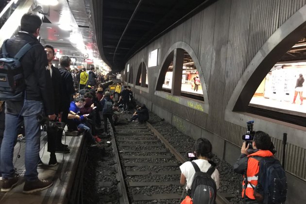 vaga general 21 febrer estacio plaça catalunya el nacional carlota camps vaga general 21 febrer estacio plaça catalunya el nacional carlota camps