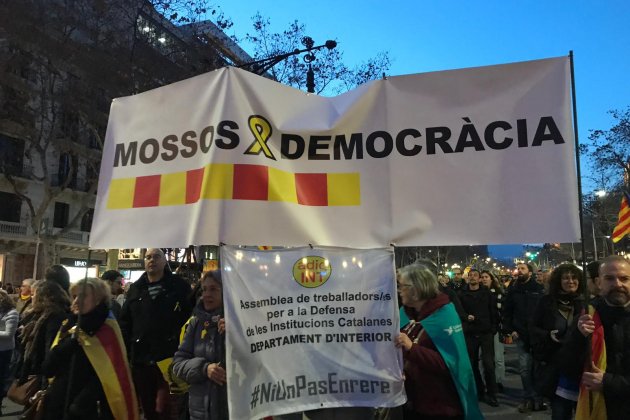 Vaga General manifestacio passeig de gracia Mossos dEmocracia - Carlota Camps Vaga General manifestacio passeig de gracia Mossos dEmocracia - Carlota Camps