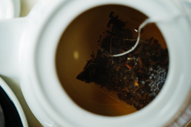 Las bolsitas de té liberan millones de partículas de microplástico en la  infusión