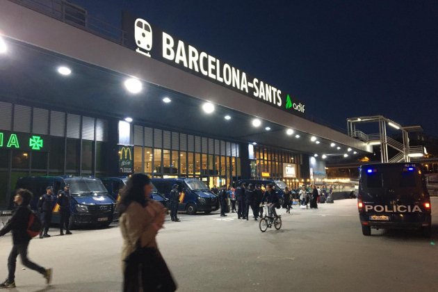 Furgonetas Policía Nacional estación Sants Pepa Masó