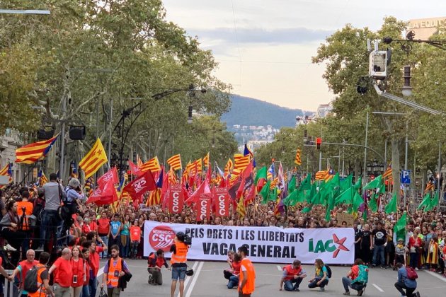 ELNACIONAL huelga general 18-0 paseo de gracia cabecera|membrete intersindical - marta lasalas ELNACIONAL huelga general 18-0 paseo de gracia cabecera|membrete intersindical - marta lasalas