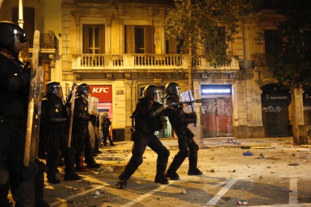 disturbios plaza urquinaona el nacional sergi alcàzar disturbios plaza urquinaona el nacional sergi alcàzar