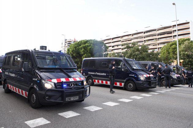 mossos brimo diagonal visita rey - mireia comas