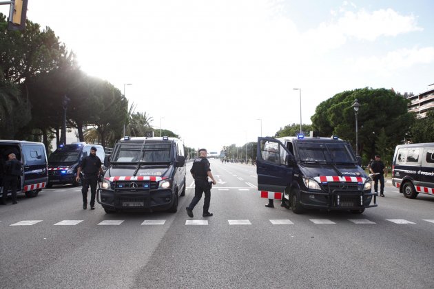 mossos brimo diagonal visita rey - mireia comas