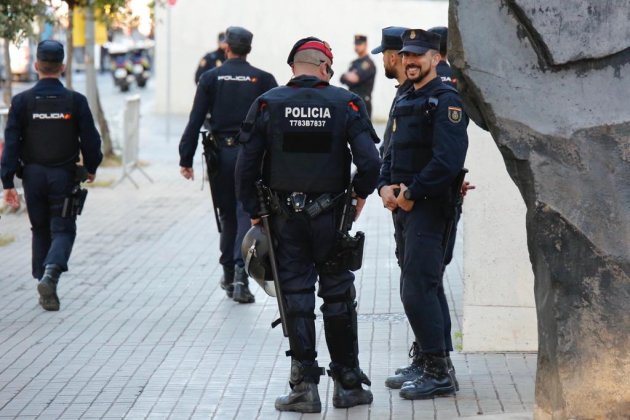 ELNACIONAL mossos policia cnp manifestacio visita rey felip vi diagonal - sergi alcazar