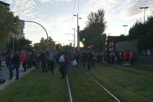 tranvía vías cortado|corte manifestacio rey felip vino diagonal - anna sole sanos