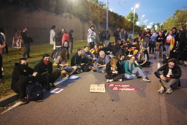 asseguda manifestants diagonal manifestacio rei felip vi - anna sole sans