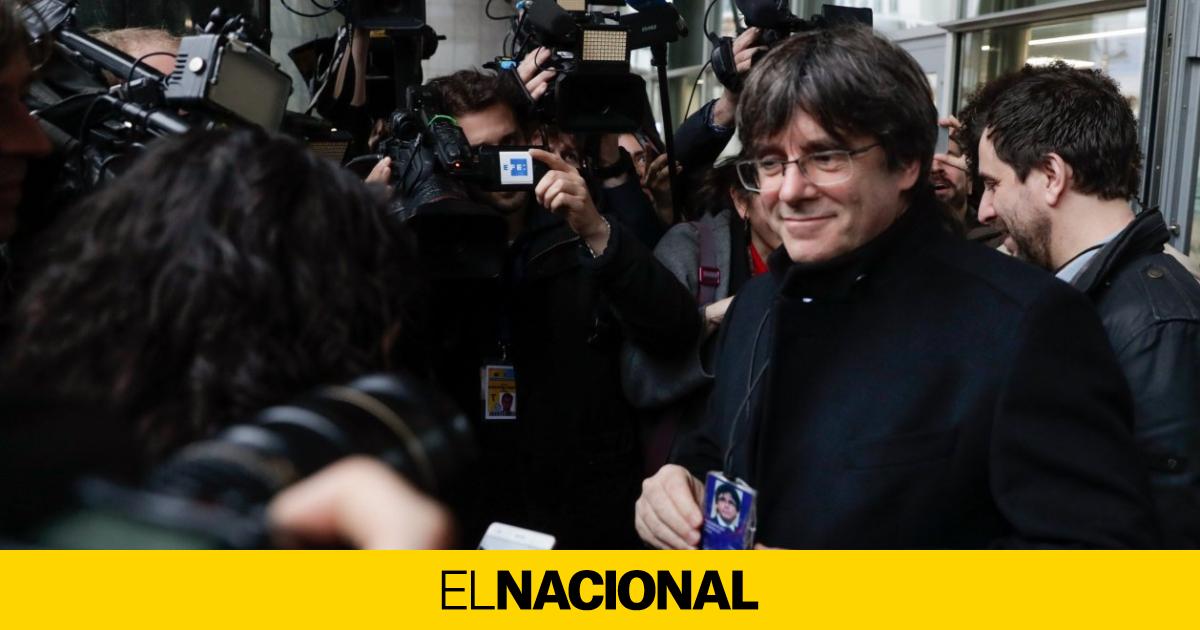 Puigdemont Despide El Año Interpretando Una Canción Sobre El Retorno